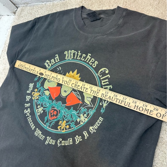 NEW Disney Halloween Villains T-shirt Women’s Large Queen Park Shirt Not So - Picture 6 of 7